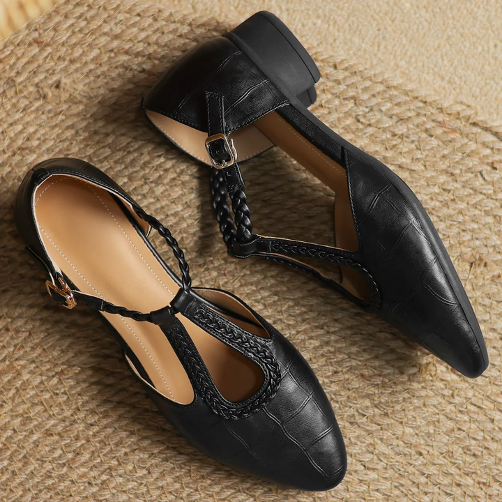 Greta – Zapatos clásicos de cuero con detalle trenzado y tira entre los dedos