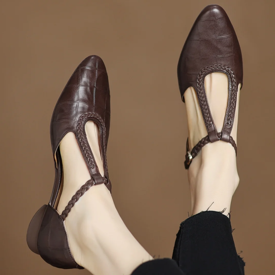 Greta – Zapatos clásicos de cuero con detalle trenzado y tira entre los dedos