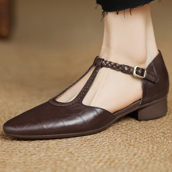 Greta – Zapatos clásicos de cuero con detalle trenzado y tira entre los dedos