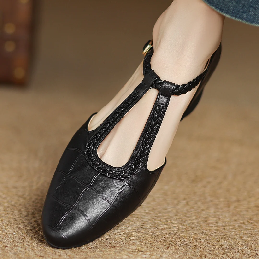 Greta – Zapatos clásicos de cuero con detalle trenzado y tira entre los dedos
