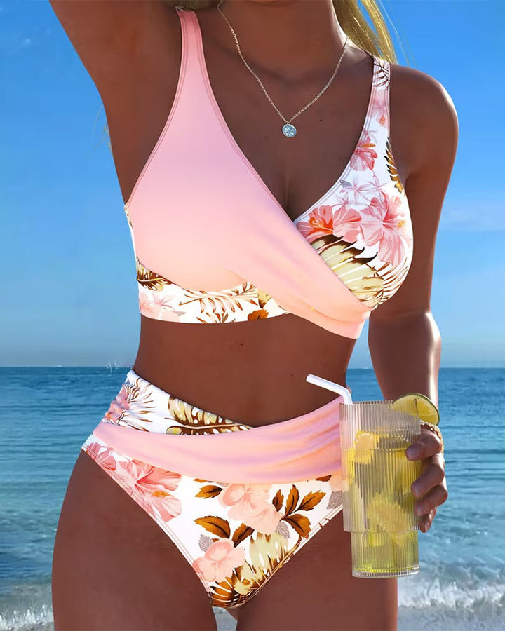 Bikini con estampado floral contrastante y abertura