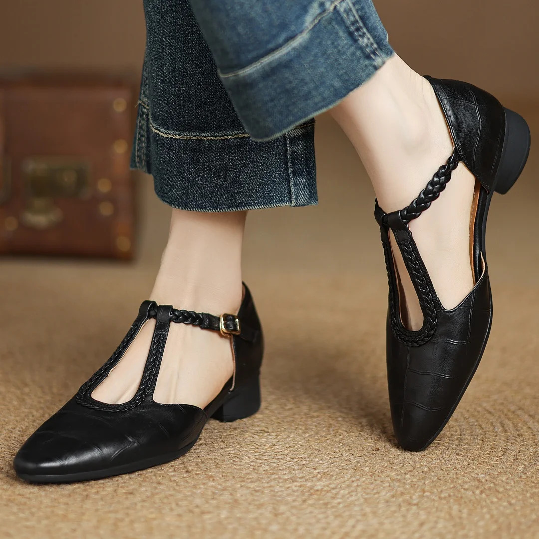 Greta – Zapatos clásicos de cuero con detalle trenzado y tira entre los dedos