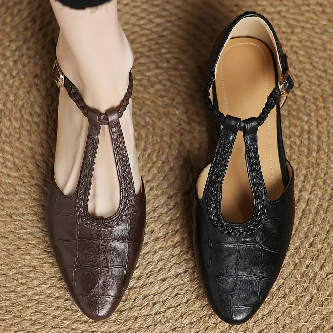 Greta – Zapatos clásicos de cuero con detalle trenzado y tira entre los dedos