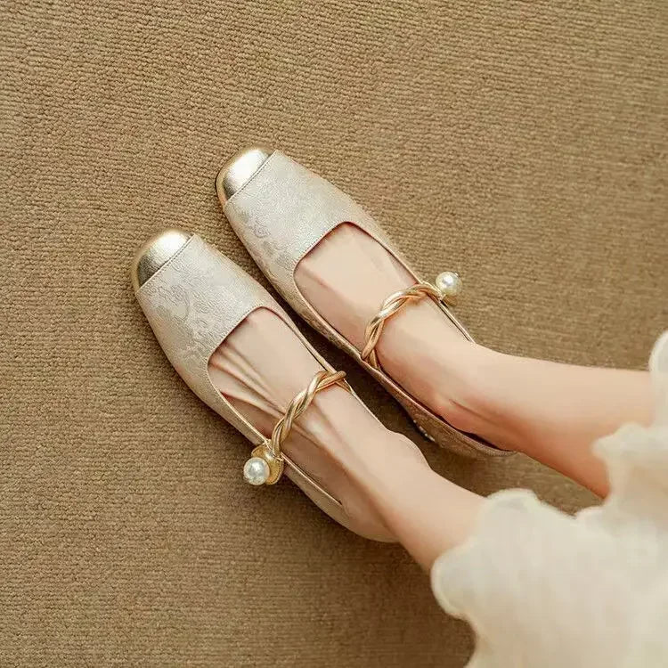 Frieda – Zapatos de tiras clásicos con un look elegante